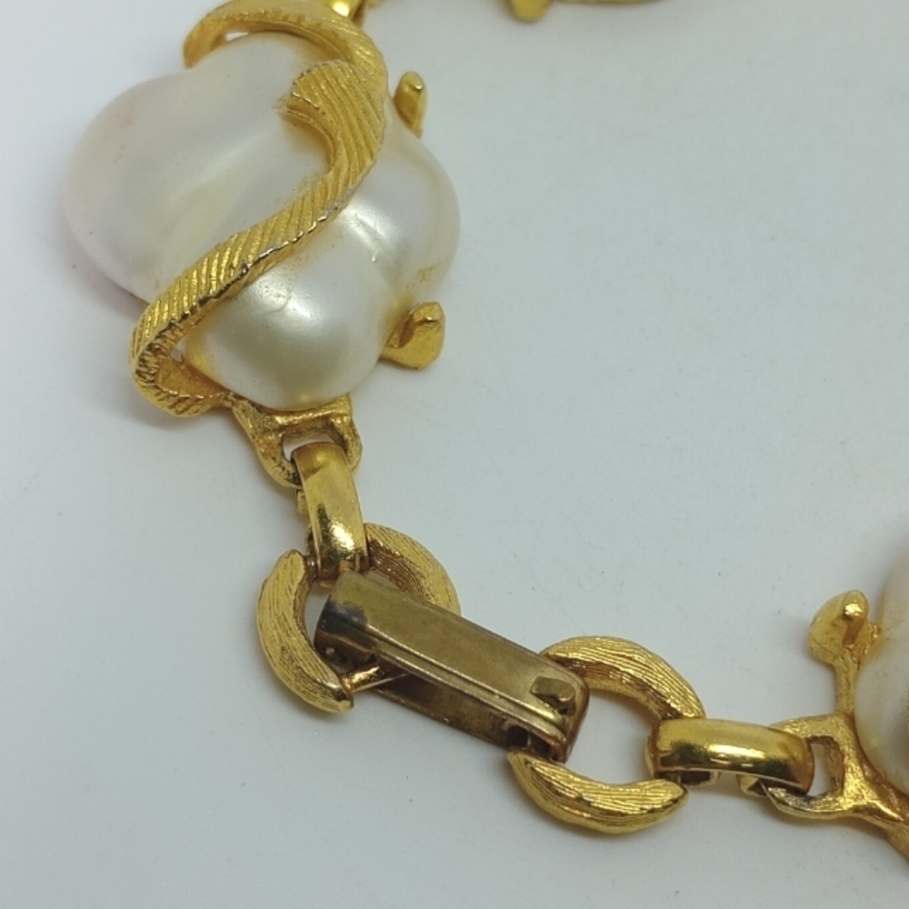 * vintage Judy Lee faux pearl clouds gold tone bracelet - Picture 4 of 5